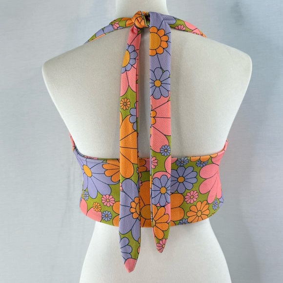 Smak Parlour Retro Floral Halter Crop Top with Button Detail - Picture 3 of 12